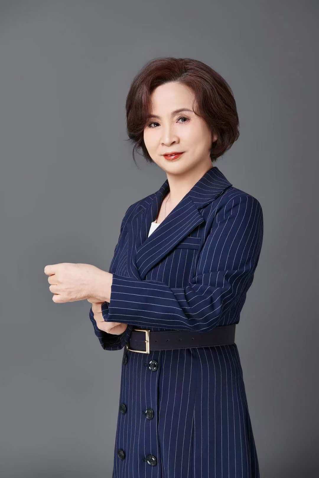 程吉芬律师照片